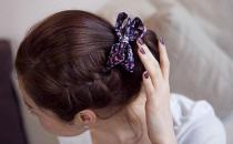 戴帽子應該怎么編發才好看？