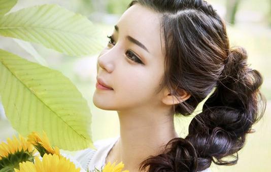 華麗優雅的簡潔盤發的方法