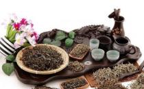 隔夜茶渣有什么用處？茶葉消除黑眼圈