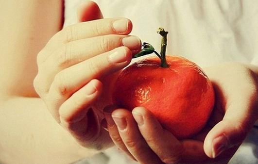 如何通過(guò)飲食排毒恢復(fù)細(xì)致皮膚?