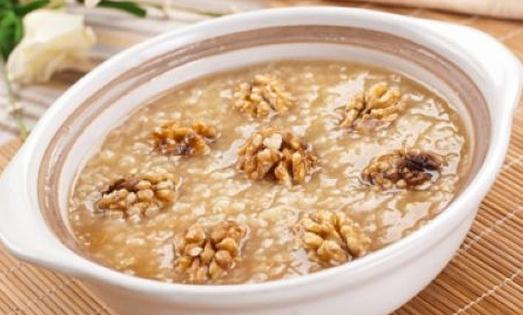 夏季美容養(yǎng)生湯飲：南瓜鯽魚湯的做法