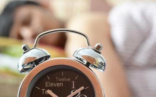 依賴鬧鐘叫醒 嚴重可猝死