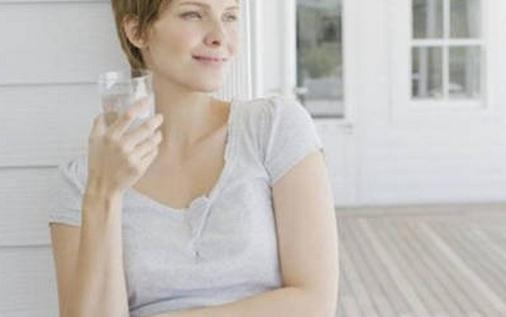 孕婦睡姿應是怎樣的？孕婦睡前不吃什么？