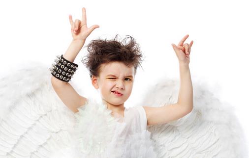 不是調皮 孩子連續做鬼臉得警惕