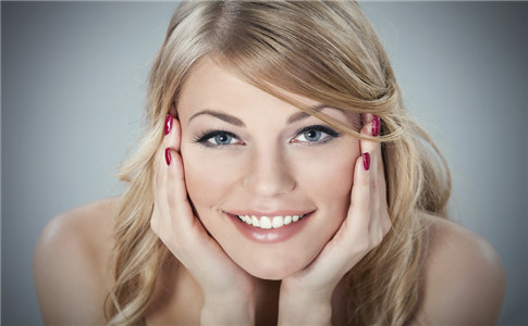 頭發(fā)變稀疏是什么原因?女性衰老有5大特征