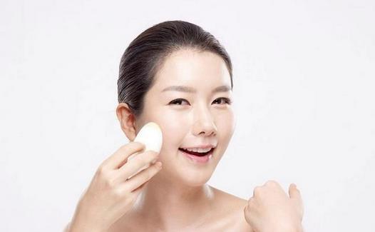 “戰痘”還需彩光治療