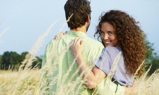 男人愛上你的表現:他留心你的一舉一動