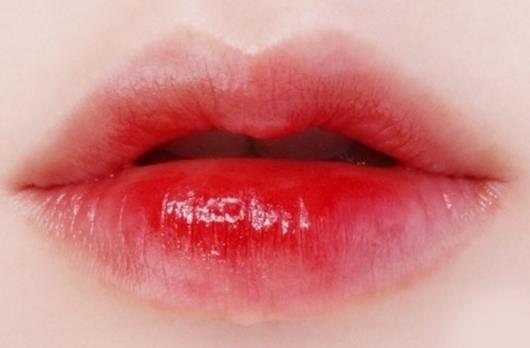 自體脂肪豐唇是如何達到豐唇效果的呢?