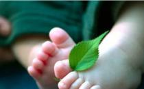 長期穿涼拖長腳繭 給雙腳做個(gè)SPA