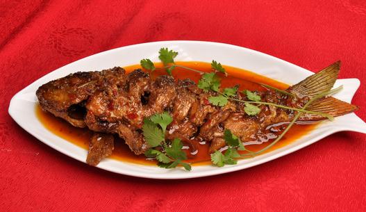 如何做出濃香好吃的紅燒鯉魚?