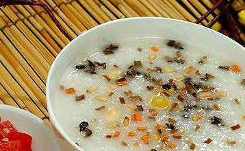 女性臘八喝粥多加點料