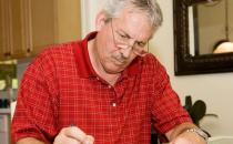 老人吃魚油？對延緩大腦衰老用處小