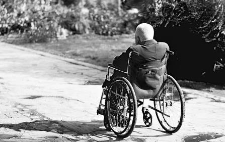 老人突發腦溢血怎么急救