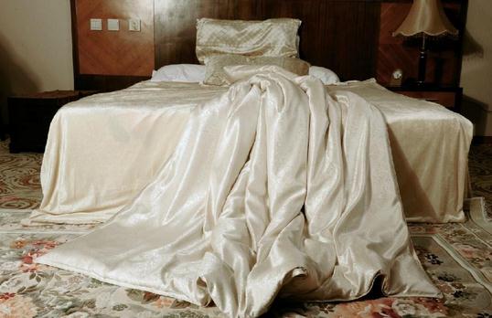 蠶絲被如何清潔保養?蠶絲被的好處