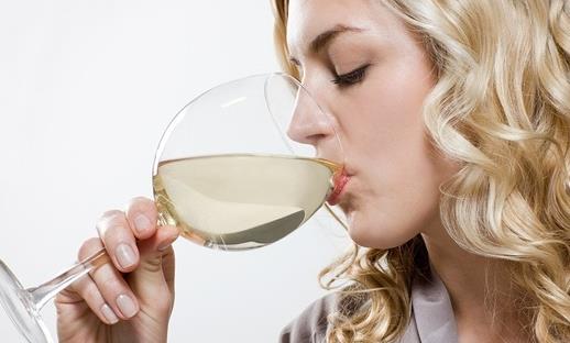 喝酒過(guò)多易傷身 喝酒到底有什么危害?