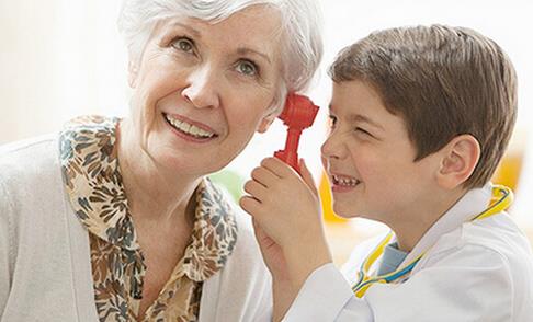 老人聽力下降原因 如何預(yù)防聽力下降