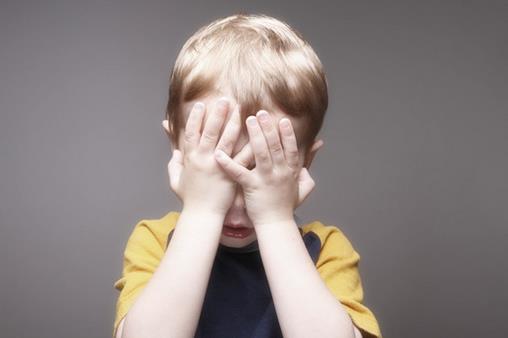 如何幫助孩子克服膽小的毛病