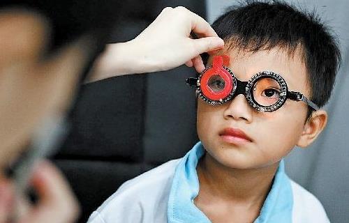 學生考試前夕慎防“假性近視”