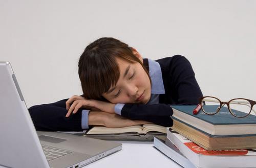 白領(lǐng)女性這些不良坐姿會(huì)影響胸部健康