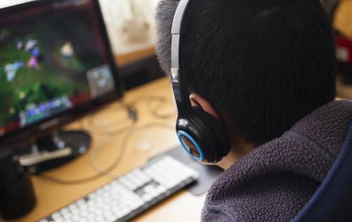 教“網蟲”們幾招預防干眼病