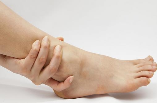 腳被開(kāi)水燙了怎么辦