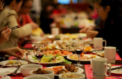 晚餐不宜過(guò)晚吃 盤點(diǎn)吃晚餐的五個(gè)禁忌