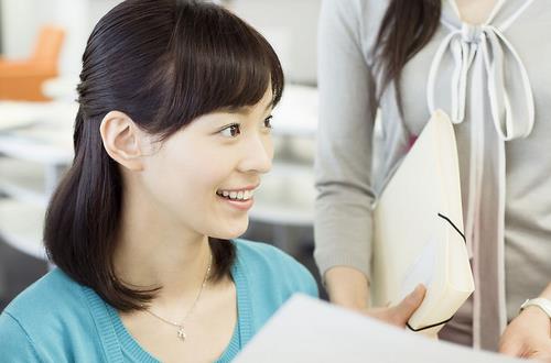 電腦前的女性護(hù)膚養(yǎng)生事項