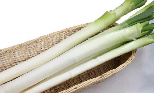 老人這些情況不能吃蔥