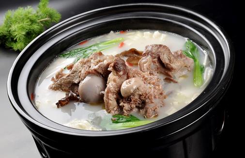 女人秋季吃什么補水？四道滋陰生津養生湯推薦