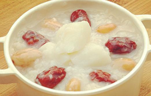 女性氣血不足影響容貌 吃什么補氣血好？