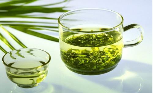 總看電腦眼干怎么辦?白領一天4杯茶振奮精神