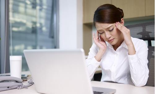 久坐胸痛可能是肺栓塞 千萬不能忽視!