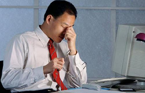 揉中指讓你不犯困 辦公族七個動作緩解疲勞