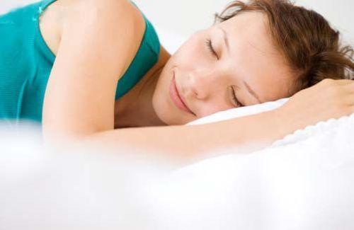 白領(lǐng)睡姿不對(duì)易喪命 揭趴桌子睡的12大危害