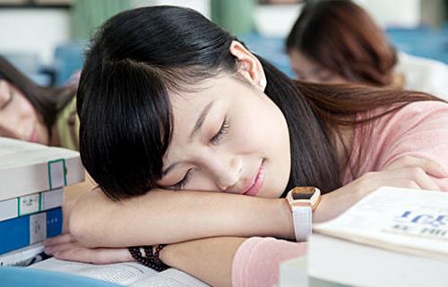 白領午睡 呵護頸椎健康