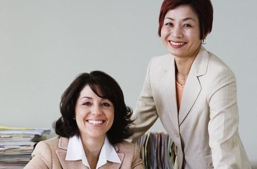 紅粉兵法:職場女白領的巧言秘笈