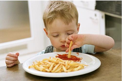 寶寶吃太多長不高 孩子增高3誤區(qū)