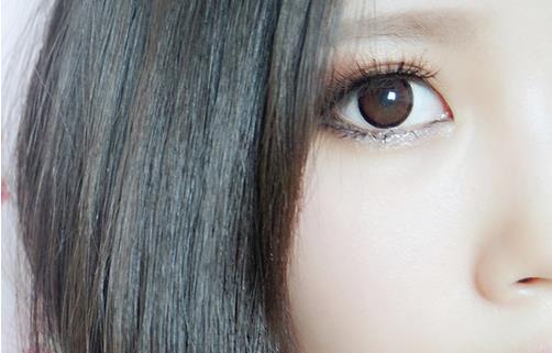 長假旅行妝容 簡潔自然