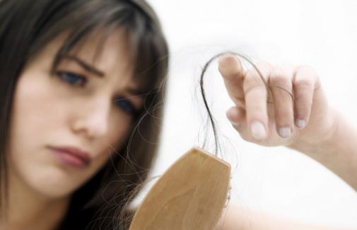 新手媽咪產(chǎn)后脫發(fā)嚴(yán)重怎么辦