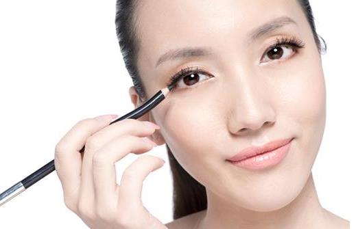 內雙眼線如何畫 眼睛才能炯炯有神呢