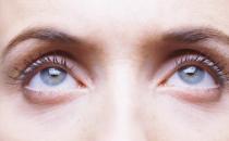 跟眼袋say goodbye 做個(gè)美女子！