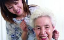 老人捶背優點多 捶背要注意什么