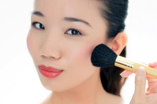 無痕補(bǔ)妝8個(gè)步驟 快速重整妝容