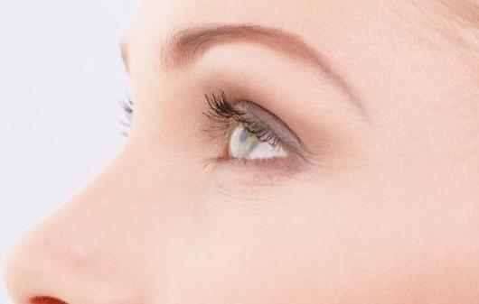 季節是否影響割雙眼皮