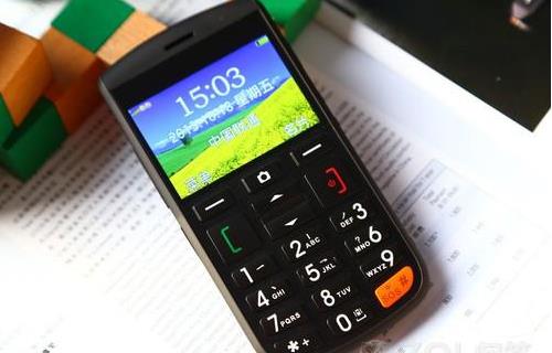 選老人手機(jī)：莫單求“大”