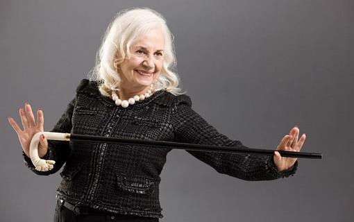 走路一瘸一拐或因拐杖有問題