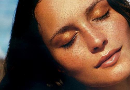 你知道雀斑產(chǎn)生的原因嗎