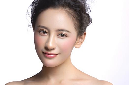 5招教你解決打底卡粉起皮困擾