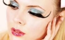 如何才能化妝又護(hù)膚呢