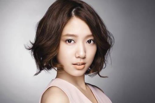 怎樣看待學(xué)生整形的問題